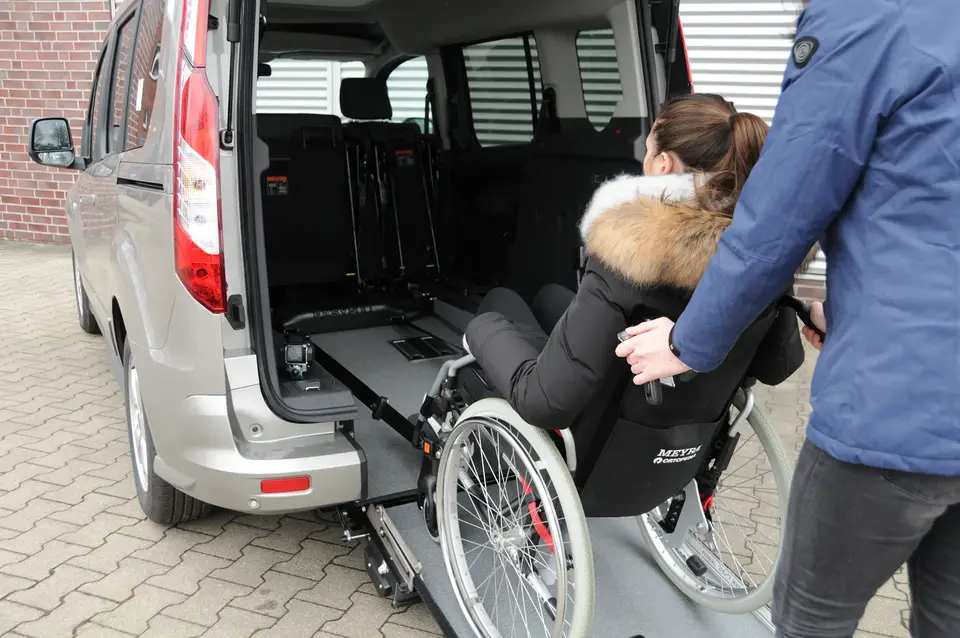 AMF Bruns EasyPull Winch pulling wheelchair