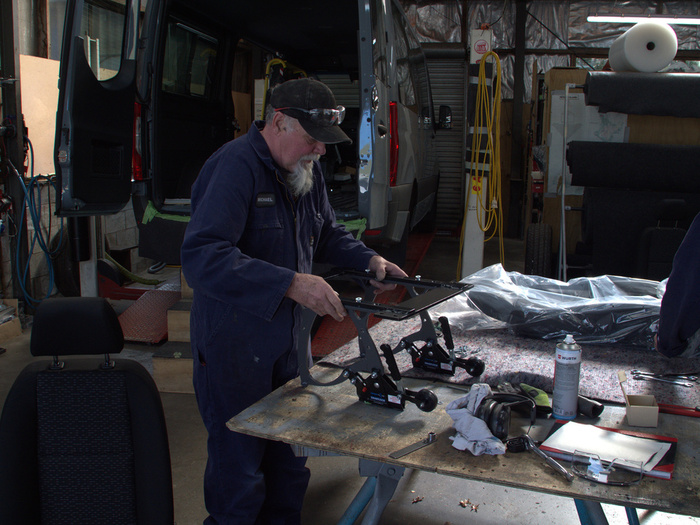 Workshop fitting removable seat base